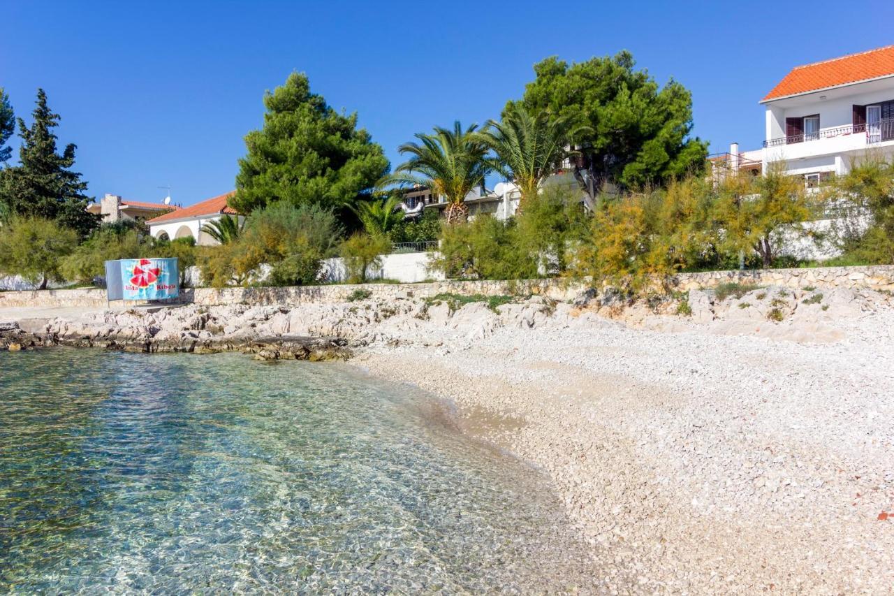 Family Friendly Seaside Apartments Rogoznica - 2010 Экстерьер фото