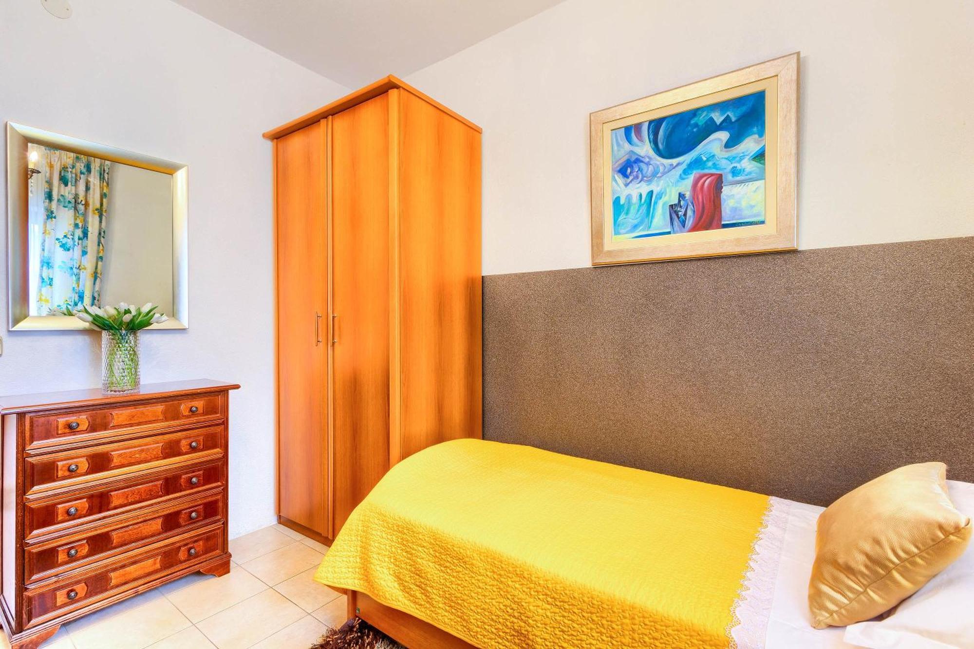 Family Friendly Seaside Apartments Rogoznica - 2010 Номер фото
